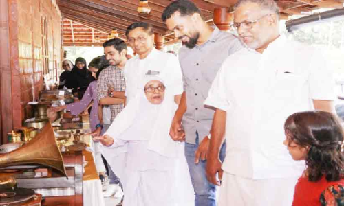 പഴമയുടെ പെരുമയുമായി ഖാലിദ് കിളിമുണ്ട