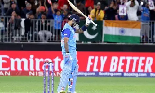 10 പേരുടെ സമ്പാദ്യം 57 റൺസ്; അതുക്കും മേലെ ഒറ്റയാനായി സൂര്യകുമാർ