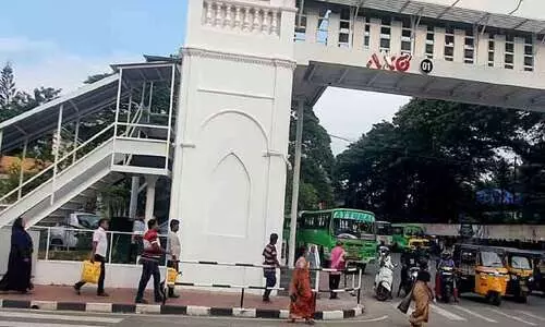 കാൽനട മേൽപാലത്തിൽ കയറാൻ പൊതുജനത്തിന് മടി