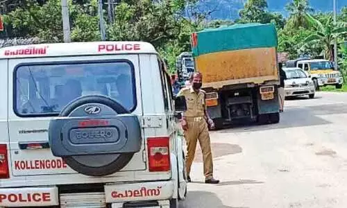 അ​മി​ത​ഭാ​രം: ടി​പ്പ​റു​ക​ൾ​ക്കെ​തി​രെ  ന​ട​പ​ടി​യു​മാ​യി പൊ​ലീ​സ്