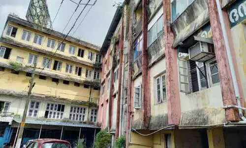 ഷോപ്പിങ് കോംപ്ലക്സ് തകർച്ചയിൽ