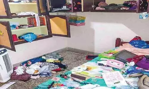 പൊലീസ് ഉദ്യോഗസ്ഥന്റെ വീട്ടിൽനിന്ന് പണവും സ്വർണവും കവർന്നു