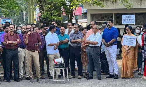 വനിതാ ഡോക്ടർക്ക് നേരെയുള്ള ആക്രമണം; ഡോക്ടർമാർ പ്രതിഷേധ ധർണ നടത്തി