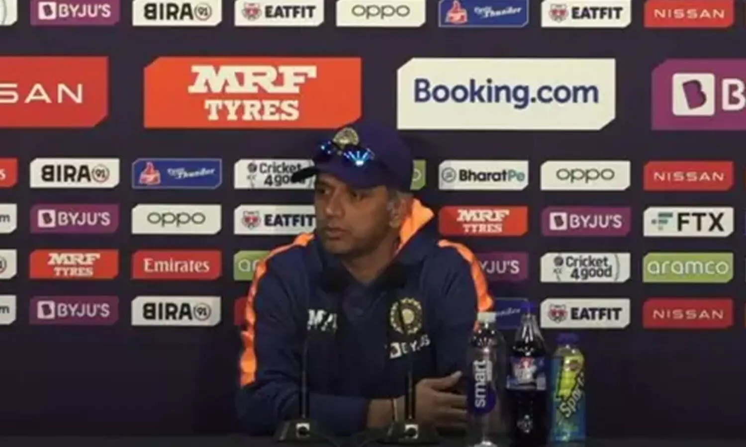 ആർക്കും അംഗീകരിക്കാനാകില്ല, ശാന്തരാകുവിൻ; കോഹ്‍ലിയുടെ മുറിയിലെ ദൃശ്യങ്ങൾ പകർത്തിയതിൽ രാഹുൽ ദ്രാവിഡ്