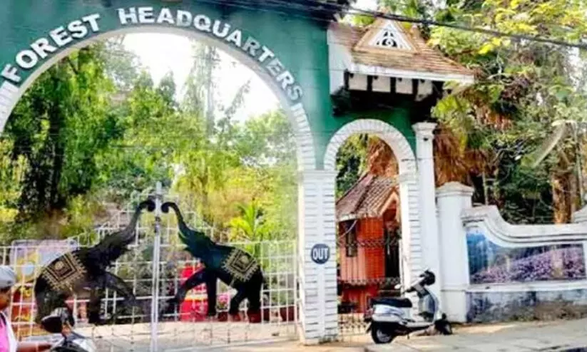 ആദിവാസി യുവാവിനെ കള്ളക്കേസില് കുടുക്കി മർദിച്ച വൈല്ഡ് ലൈഫ് വാര്ഡന് സസ്പെന്ഷന് ആദിവാസി യുവാവിനെ കള്ളക്കേസില് കുടുക്കി മർദിച്ച വൈല്ഡ് ലൈഫ് വാര്ഡന് സസ്പെന്ഷന്