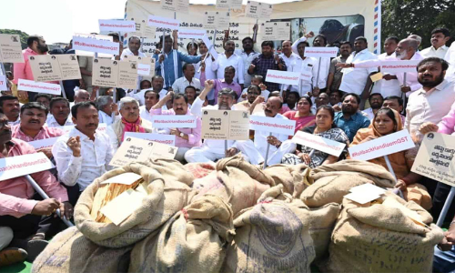 കനത്ത ജി.എസ്.ടി; മോദിക്ക് ചാക്കുകണക്കിന് പ്രതിഷേധ പോസ്റ്റ്കാർഡ് അയച്ച് നെയ്ത്തുകാർ