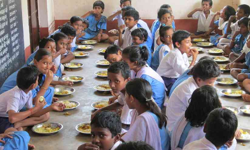 സ്‌കൂള്‍ ഉച്ചഭക്ഷണ പദ്ധതിയെ സർക്കാർ ശ്വാസംമുട്ടിക്കുന്നെന്ന്