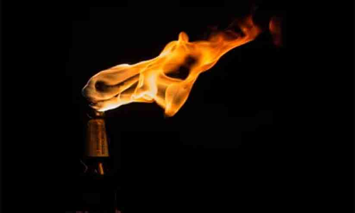 ലഹരി വിരുദ്ധ പരിപാടിക്കിടെ കുപ്പി പൊട്ടിത്തെറിച്ച് വിദ്യാർഥികൾക്കും അധ്യാപികമാർക്കും പരിക്ക് ലഹരി വിരുദ്ധ പരിപാടിക്കിടെ കുപ്പി പൊട്ടിത്തെറിച്ച് വിദ്യാർഥികൾക്കും അധ്യാപികമാർക്കും പരിക്ക്