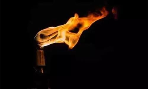 ലഹരി വിരുദ്ധ പരിപാടിക്കിടെ കുപ്പി പൊട്ടിത്തെറിച്ച് വിദ്യാർഥിക‍ൾക്കും അധ്യാപികമാർക്കും പരിക്ക്