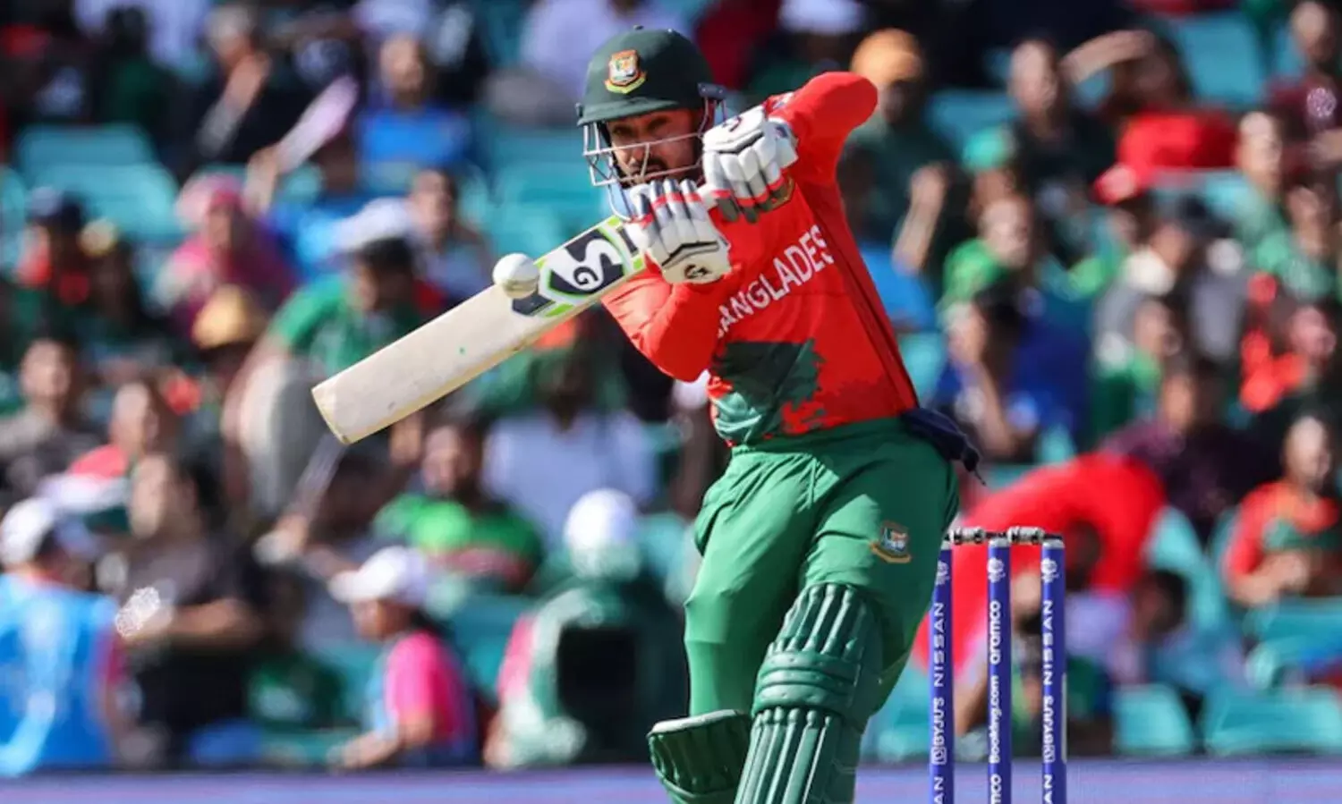 മത്സരം പുനരാരംഭിച്ചു; ബംഗ്ലാദേശിന് ജയിക്കാൻ 16 ഓവറിൽ 151 റൺസ്