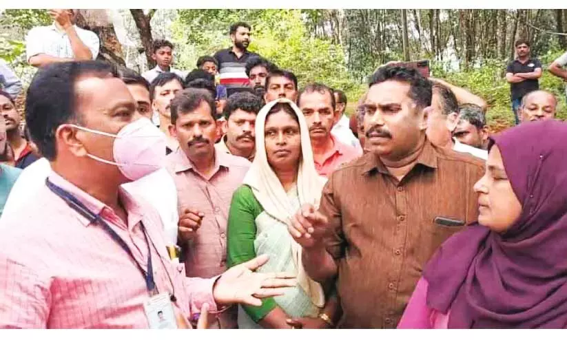 തടയൽ, സംഘർഷാവസ്ഥ; ഗ്രീൻഫീൽഡ് പാത കല്ലിടൽ തുടങ്ങി തടയൽ, സംഘർഷാവസ്ഥ; ഗ്രീൻഫീൽഡ് പാത കല്ലിടൽ തുടങ്ങി