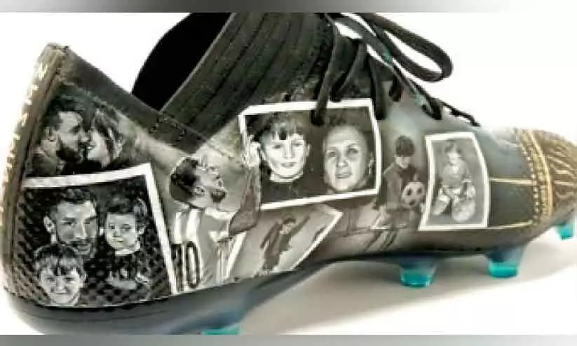 Kantero made the canvas of boots and ball for the Qatar World Cup