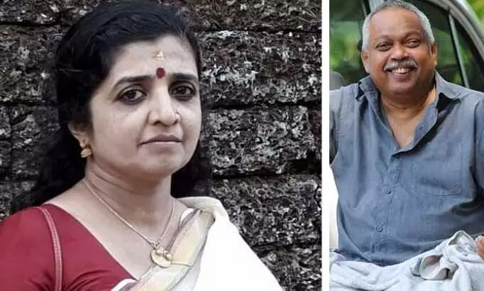 പൊലീസ് വീട് കുത്തിത്തുറന്നുവെന്ന പരാതിയുമായി സൈമൺ ബ്രിട്ടോയുടെ ഭാര്യ പൊലീസ് വീട് കുത്തിത്തുറന്നുവെന്ന പരാതിയുമായി സൈമൺ ബ്രിട്ടോയുടെ ഭാര്യ