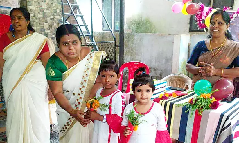 അംഗൻവാടിയിൽ പഠിതാക്കളായി ഇതര സംസ്ഥാന ബാലികമാരും അംഗൻവാടിയിൽ പഠിതാക്കളായി ഇതര സംസ്ഥാന ബാലികമാരും