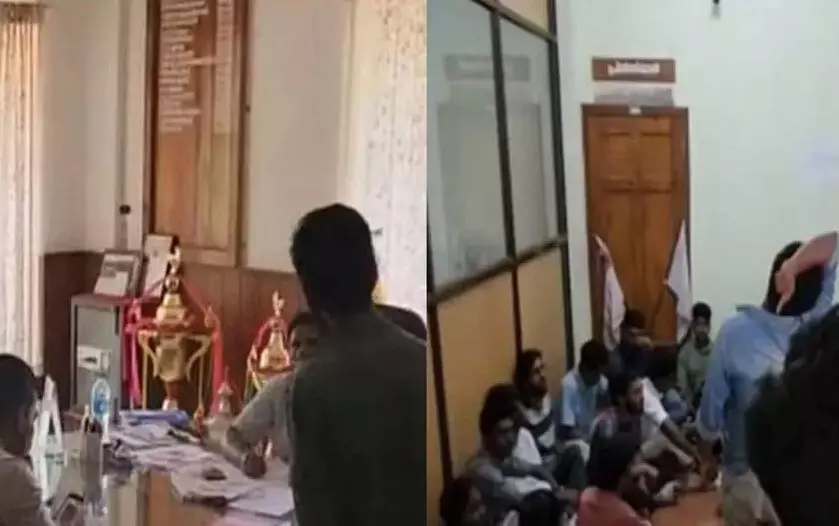 പ്രിൻസിപ്പലിനെ ആറ് മണിക്കൂർ മുറിയിൽ പൂട്ടിയിട്ട് എസ്.എഫ്.ഐ പ്രതിഷേധം പ്രിൻസിപ്പലിനെ ആറ് മണിക്കൂർ മുറിയിൽ പൂട്ടിയിട്ട് എസ്.എഫ്.ഐ പ്രതിഷേധം