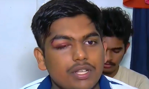 കേരളപ്പിറവി ദിനത്തിൽ മുണ്ടുടുത്തതിന് മലയാളി വിദ്യാർഥികൾക്ക് മർദനം