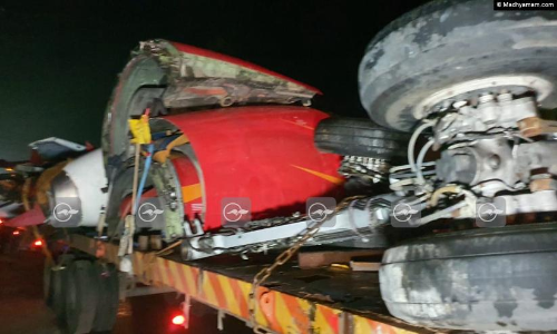 വിമാനച്ചിറക് കെ.എസ്.ആര്‍.ടി.സി ബസിലിടിച്ച് നിരവധി പേര്‍ക്ക് പരിക്ക്; അപകടം പൊളിക്കാനായി കൊണ്ടുപോകുന്നതിനിടെ -VIDEO