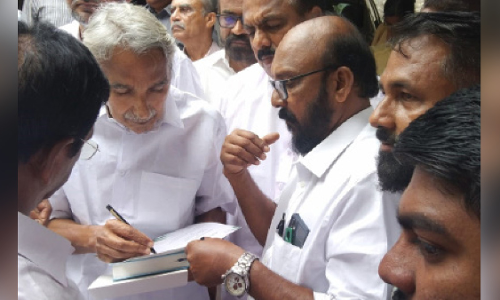 കുഞ്ഞൂഞ്ഞെത്തി; പരിഭവം മറന്ന്​ പുതുപ്പള്ളിക്കാർ