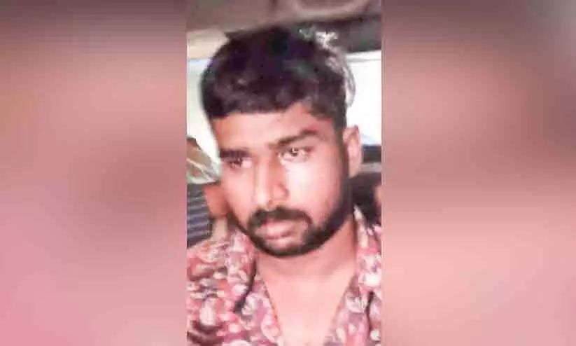 സ്കൂളിൽ കഞ്ചാവ് കണ്ട സംഭവം: സെക്യൂരിറ്റി ജീവനക്കാരൻ സജിയുടെ കൂട്ടാളി അറസ്റ്റിൽ സ്കൂളിൽ കഞ്ചാവ് കണ്ട സംഭവം: സെക്യൂരിറ്റി ജീവനക്കാരൻ സജിയുടെ കൂട്ടാളി അറസ്റ്റിൽ