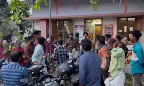 അച്ചടക്ക നടപടി റിപ്പോർട്ടു ചെയ്യാനെത്തിയ സി.പി.എം ഏരിയ സെക്രട്ടറിയെ പ്രവര്‍ത്തകര്‍ തടഞ്ഞു