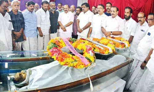 ടി.പി. രാജീവന് ജന്മനാടിന്റെ അന്ത്യാഞ്ജലി