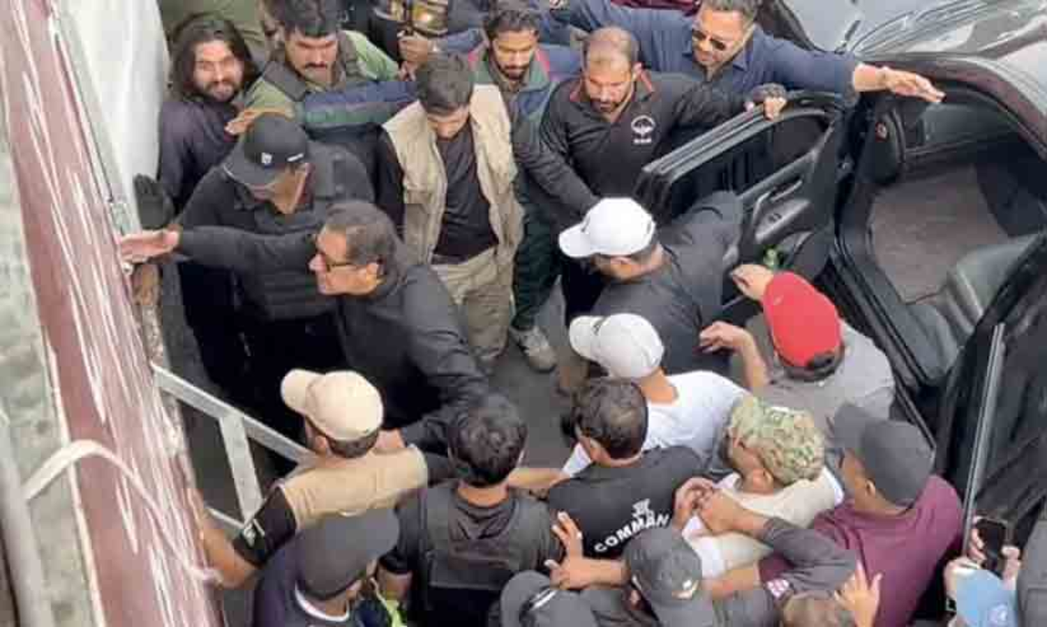 ഇംറാൻ ഖാന് വെടിയേറ്റ സംഭവം ഓർമപ്പെടുത്തുന്നത് ബേനസീർ ഭുട്ടോ വധം