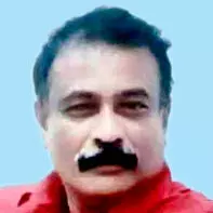 പാ​ൽ ടാ​ങ്ക​ർ ലോ​റി മ​റി​ഞ്ഞ് ഡ്രൈ​വ​ർ മ​രി​ച്ചു