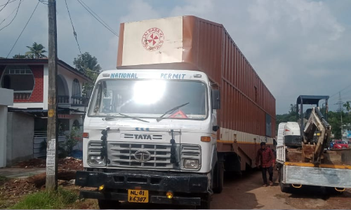 ബൈക്കിൽ ലോറി ഇടിച്ച് പിതാവും മകളും മരിച്ചു ബൈക്കിൽ ലോറി ഇടിച്ച് പിതാവും മകളും മരിച്ചു