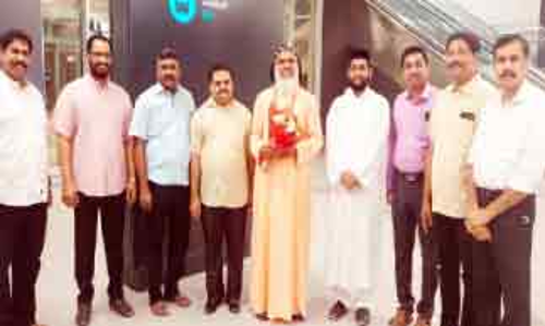 മെ​ത്രാ​പ്പോ​ലീ​ത്ത​ക്ക്   സ്വീ​ക​ര​ണം ന​ൽ​കി