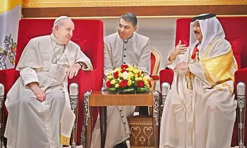 Pope praises Bahrain