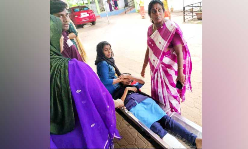 സ്കൂൾ കെട്ടിടത്തിന്റെ ഒന്നാംനിലയിൽനിന്ന് വീണ് ഒമ്പതാം ക്ലാസ് വിദ്യാർഥിക്ക് പരിക്ക് സ്കൂൾ കെട്ടിടത്തിന്റെ ഒന്നാംനിലയിൽനിന്ന് വീണ് ഒമ്പതാം ക്ലാസ് വിദ്യാർഥിക്ക് പരിക്ക്