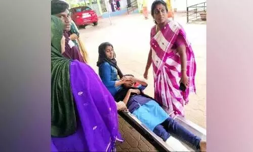 സ്കൂൾ കെട്ടിടത്തിന്റെ ഒന്നാംനിലയിൽനിന്ന് വീണ് ഒമ്പതാം ക്ലാസ് വിദ്യാർഥിക്ക് പരിക്ക് സ്കൂൾ കെട്ടിടത്തിന്റെ ഒന്നാംനിലയിൽനിന്ന് വീണ് ഒമ്പതാം ക്ലാസ് വിദ്യാർഥിക്ക് പരിക്ക്