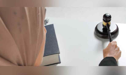 വ​നി​ത അ​ഭി​ഭാ​ഷ​ക​ർ​ക്ക് 700 പു​തി​യ ലൈ​സ​ൻ​സു​ക​ൾ അ​നു​വ​ദി​ച്ചു