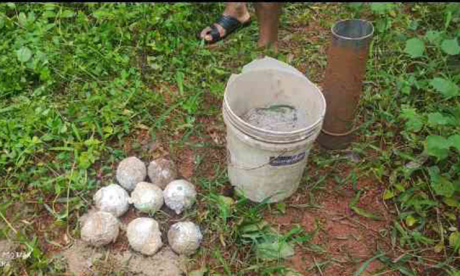 പേരോട്ട് കണ്ടെടുത്ത നാടൻ ബോംബുകൾ