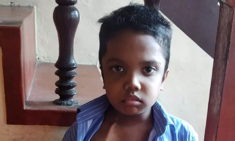 ജീവിതം തുടങ്ങിയതേയുള്ളൂ; ഇരു വൃക്കകളും തകരാറിലായ സഹദിന് വേണം സുമനസുകളുടെ സഹായം ജീവിതം തുടങ്ങിയതേയുള്ളൂ; ഇരു വൃക്കകളും തകരാറിലായ സഹദിന് വേണം സുമനസുകളുടെ സഹായം