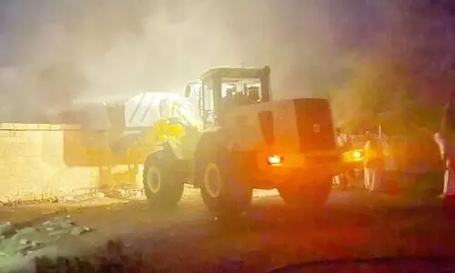 വെ​യ​ർ​ഹൗ​സി​ന്​ തീ ​പി​ടി​ച്ചു