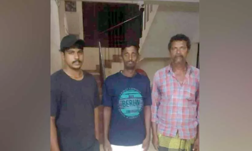 കടലിൽ കുളിക്കവേ തിരയിൽപെട്ട സ്വകാര്യ റിസോർട്ടിലെ ലൈഫ് ഗാർഡിനെ രക്ഷിച്ചു