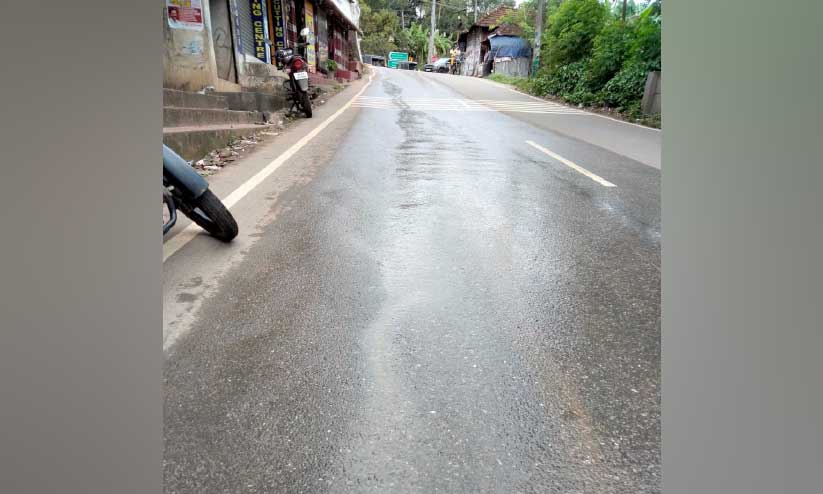 പൈപ്പുകള് പൊട്ടി വെള്ളം പാഴാകുന്നു; കുടിവെള്ളമില്ലാതെ വലിയപാറ ചെരുവ് കോളനി നിവാസികള് പൈപ്പുകള് പൊട്ടി വെള്ളം പാഴാകുന്നു; കുടിവെള്ളമില്ലാതെ വലിയപാറ ചെരുവ് കോളനി നിവാസികള്
