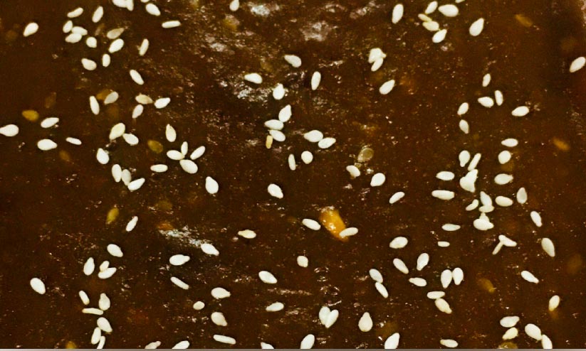 ഗോതമ്പു പൊടിയിൽ നാളികേരപ്പാൽ ചേർത്ത് കറുത്ത ഹൽവ ഗോതമ്പു പൊടിയിൽ നാളികേരപ്പാൽ ചേർത്ത് കറുത്ത ഹൽവ