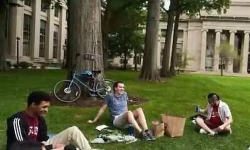 ശരാശരി 78,600 ഡോളർ സ്കോളർഷിപ്പിൽ യു.എസിൽ പഠിക്കാം; ഏറ്റവും കൂടുതൽ സ്കോളർഷിപ്പ് നൽകുന്ന 10 സർവകലാശാലകൾ ഇതാ...