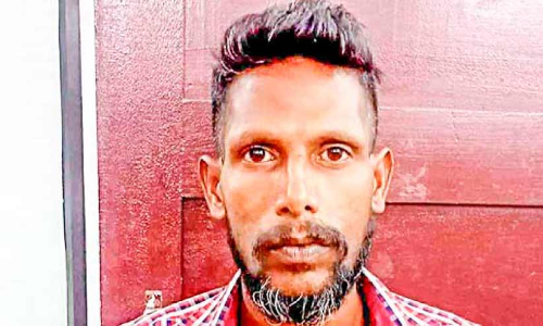 എ​ക്സൈ​സ് ഓ​ഫി​സി​ൽ ക​ട​ന്നു​ക​യ​റി ഉ​ദ്യോ​ഗ​സ്ഥ​രെ കൈ​യേ​റ്റം ചെ​യ്യാ​ൻ ശ്ര​മി​ച്ച കേ​സിലെ പ്രതി പി​ടി​യി​ൽ