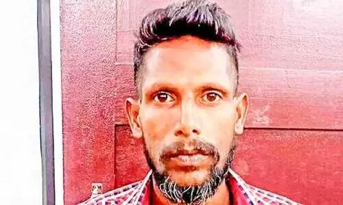 എ​ക്സൈ​സ് ഓ​ഫി​സി​ൽ ക​ട​ന്നു​ക​യ​റി ഉ​ദ്യോ​ഗ​സ്ഥ​രെ കൈ​യേ​റ്റം ചെ​യ്യാ​ൻ ശ്ര​മി​ച്ച കേ​സിലെ പ്രതി പി​ടി​യി​ൽ