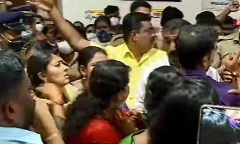 കത്ത് വിവാദം: തിരുവനന്തപുരം കോർപറേഷനിൽ ബി.ജെ.പി–സി.പി.എം കൗൺസിലർമാർ തമ്മിൽ സംഘർഷം