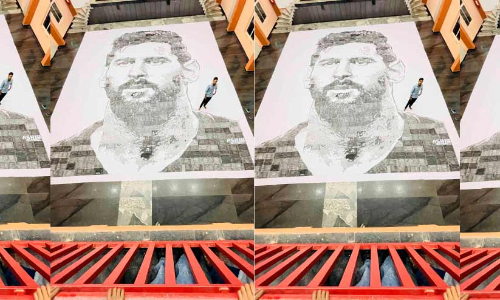 984 എ ​ത്രീ പേ​പ്പ​റു​ക​ൾ, അ​ക്ര​ിലി​ക് പെ​യി​ൻ​റി​ങ്  കൂ​റ്റ​ൻ മെ​സി റെ​ഡി