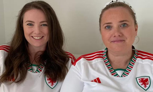 ലോ​റ​ൻ മ​ക്നീ​യും സ​ഹോ​ദ​രി കെ​റി​ൻ മ​ക്നീ​യും