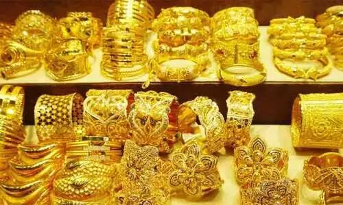 സ്വർണവില ഇടിഞ്ഞു; മാറ്റമില്ലാതെ വെള്ളി