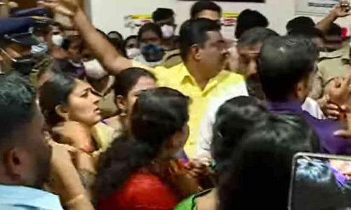 കത്ത് വിവാദം: തിരുവനന്തപുരം കോർപറേഷനിൽ ബി.ജെ.പി–സി.പി.എം കൗൺസിലർമാർ തമ്മിൽ സംഘർഷം