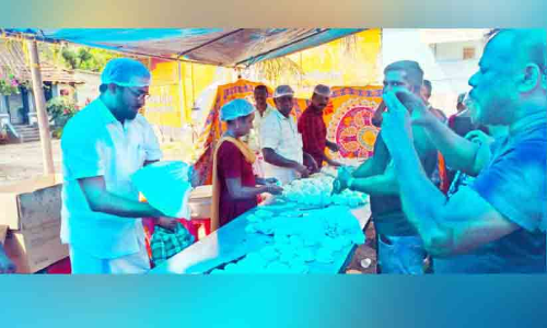 Making porota at the food fair H Salam MLA Making porota at the food fair H Salam MLA
