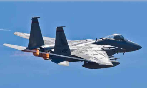 പരിശീലനത്തിനിടെ യുദ്ധവിമാനം തകർന്നുവീണു