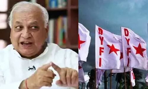 ഗവർണർ മതിഭ്രമം വന്ന ഏകാധിപതിയെ പോലെ; രൂക്ഷ വിമർശനവുമായി ഡി.വൈ.എഫ്.ഐ